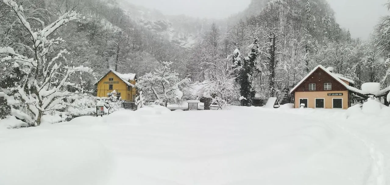 Planinarski Dom Zeleni Vir Skrad 招待所